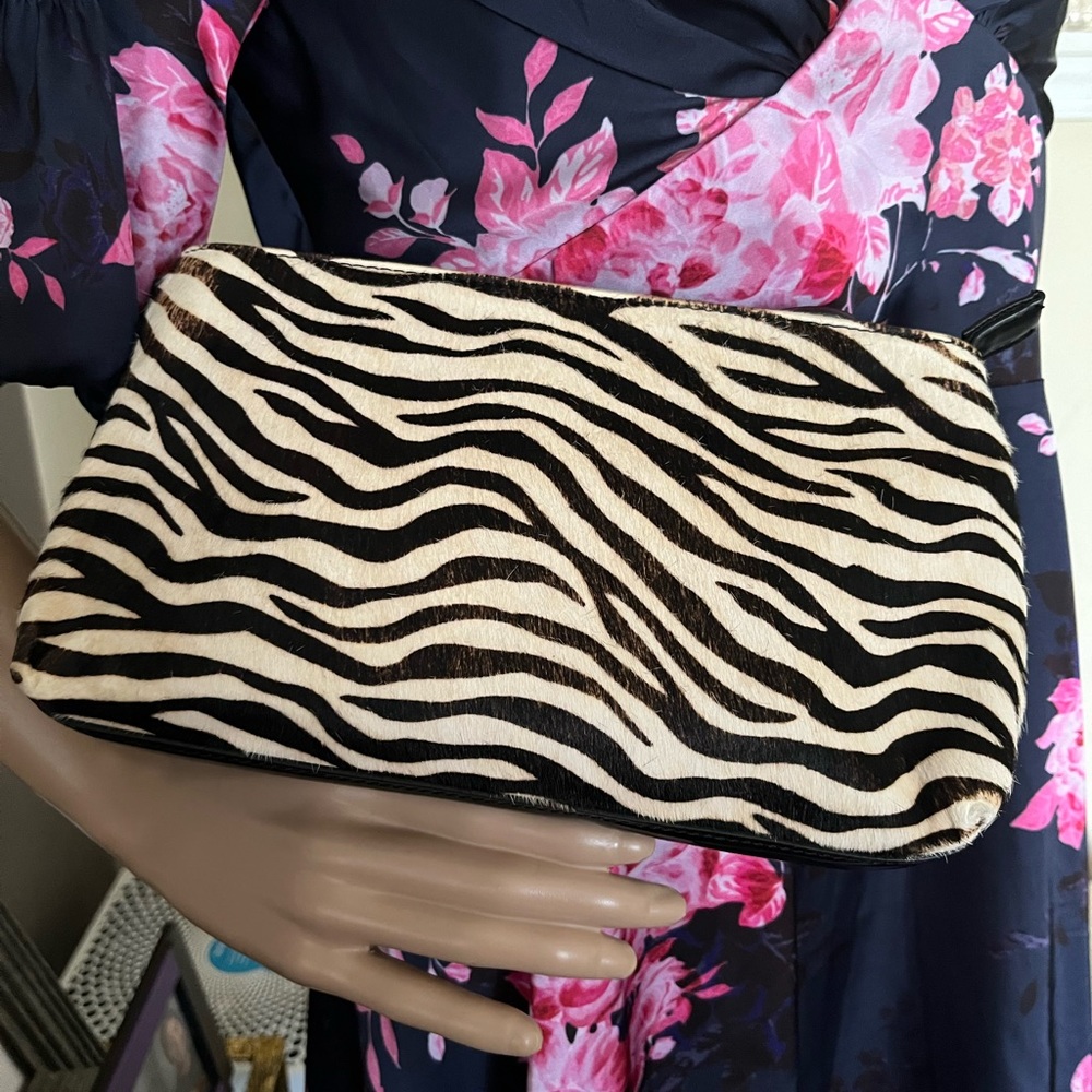 ๐๏ธ5โ for$25 SALES White House Black Market Clutch - Picture 2 of 12